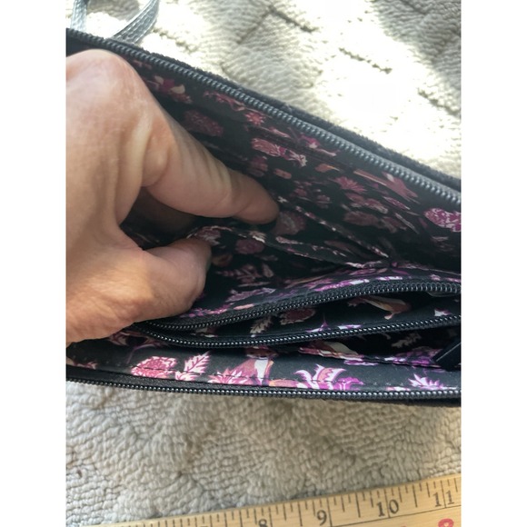 Beautiful VERA BRADLEY Carry All Pouch Zip Slim Wristlet - Black Velvet - Picture 16 of 16